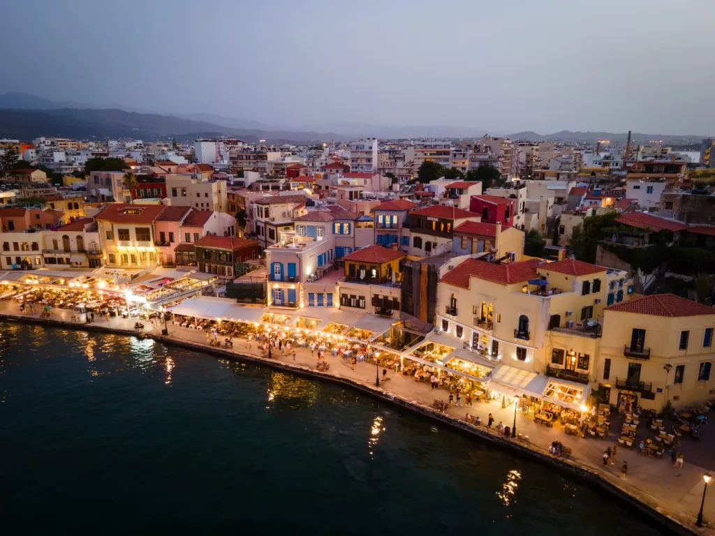 Το ενετικό λιμάνι του Ρεθύμνου το σούρουπο