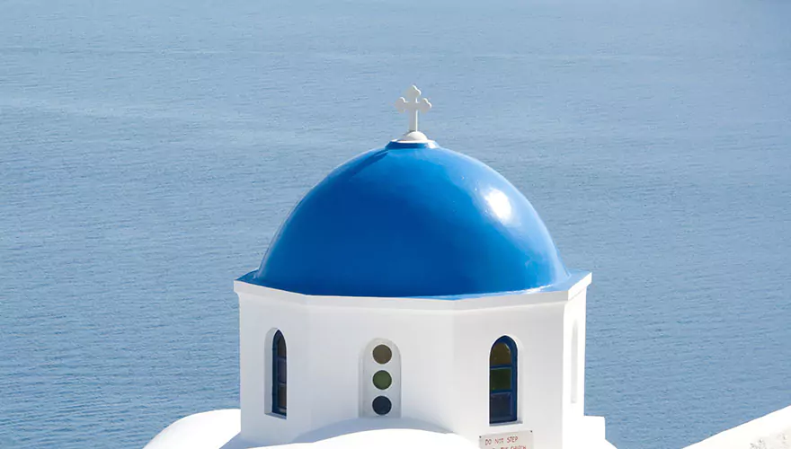 greek-church-in-oia-santorini-and-caldera
